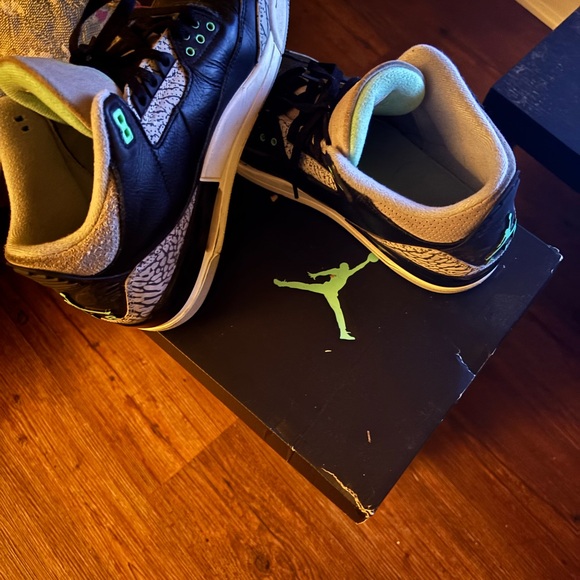 Jordan 3s retro green glow - Picture 3 of 5